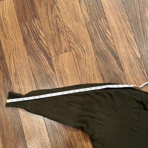 Green Costa Blanca Sweater with semi dolman slit open sleeves - Picture 5 of 9